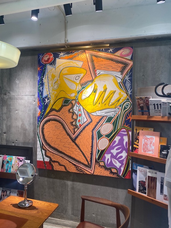 「グローブスペックス渋谷店」に飾られているショウヘイさんのクレパス画